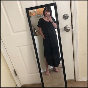 Super cute brand new flowy black maxi dress